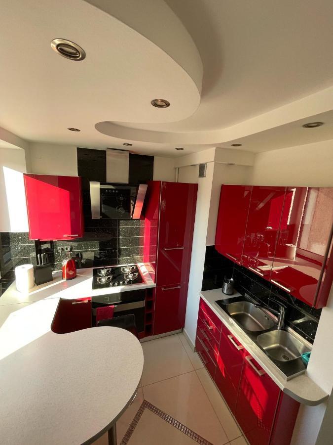 Luxury Red Apartment By Marta Radom Exteriör bild