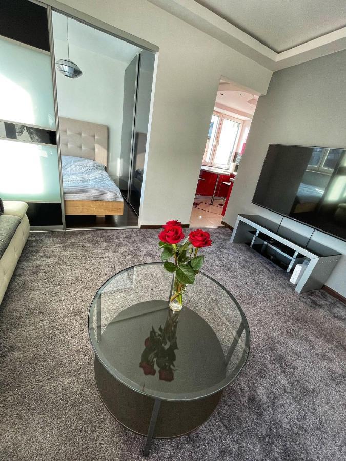 Luxury Red Apartment By Marta Radom Exteriör bild
